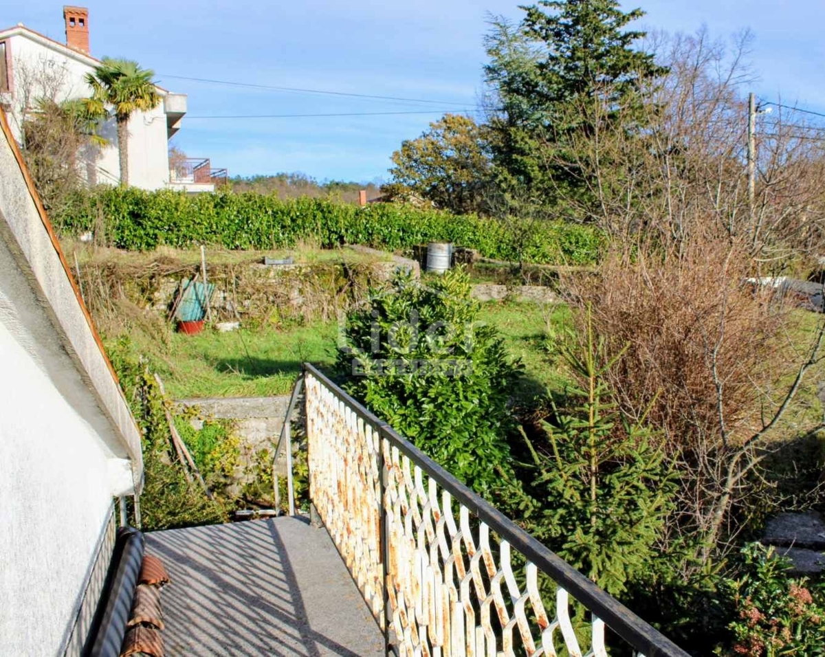 MARČELJI Casa con potenziale interessante e giardino