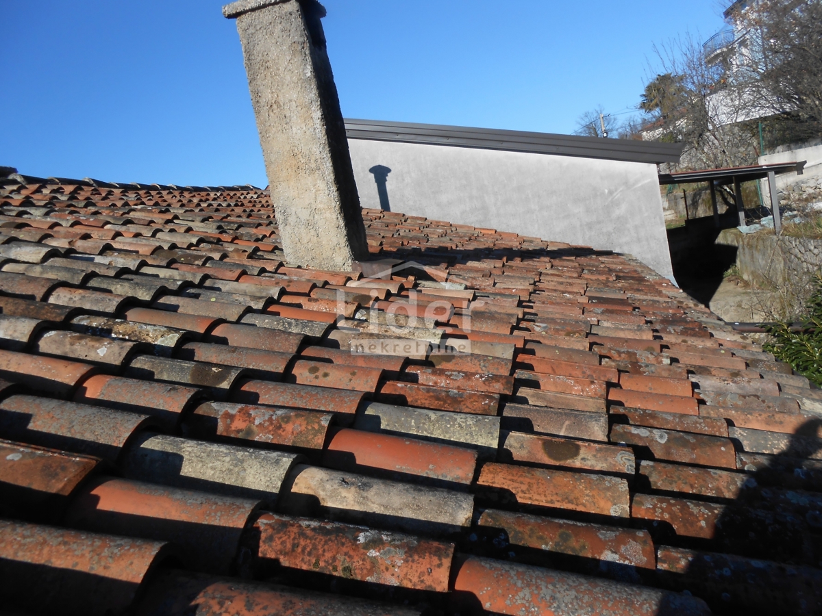 MARČELJI Casa con potenziale interessante e giardino