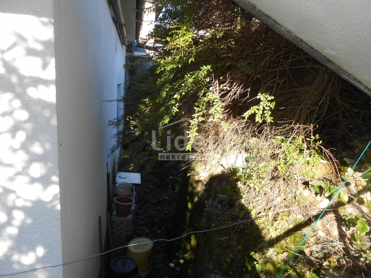 MARČELJI Casa con potenziale interessante e giardino