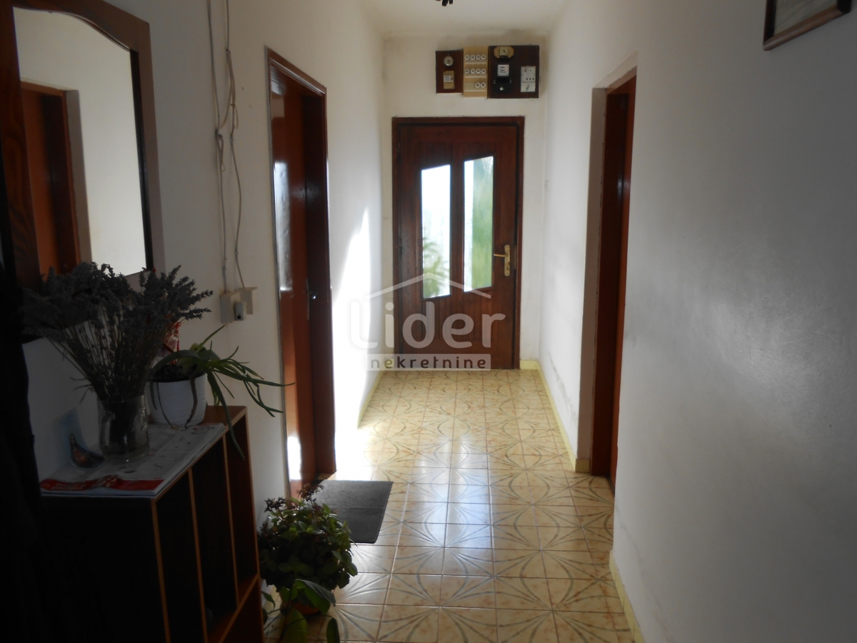 MARČELJI Casa con potenziale interessante e giardino