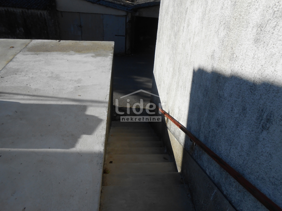 MARČELJI Casa con potenziale interessante e giardino