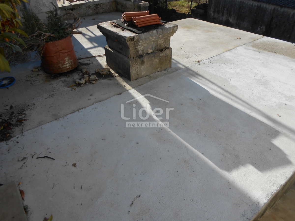 MARČELJI Casa con potenziale interessante e giardino