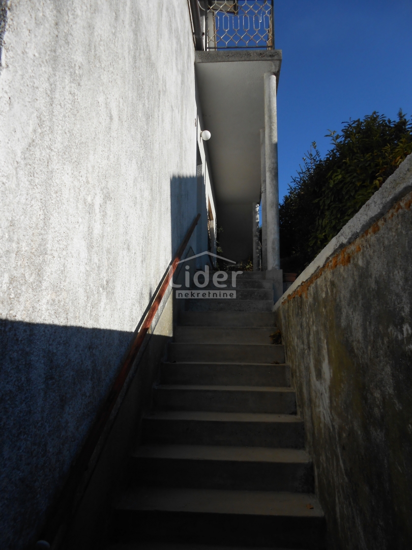 MARČELJI Casa con potenziale interessante e giardino