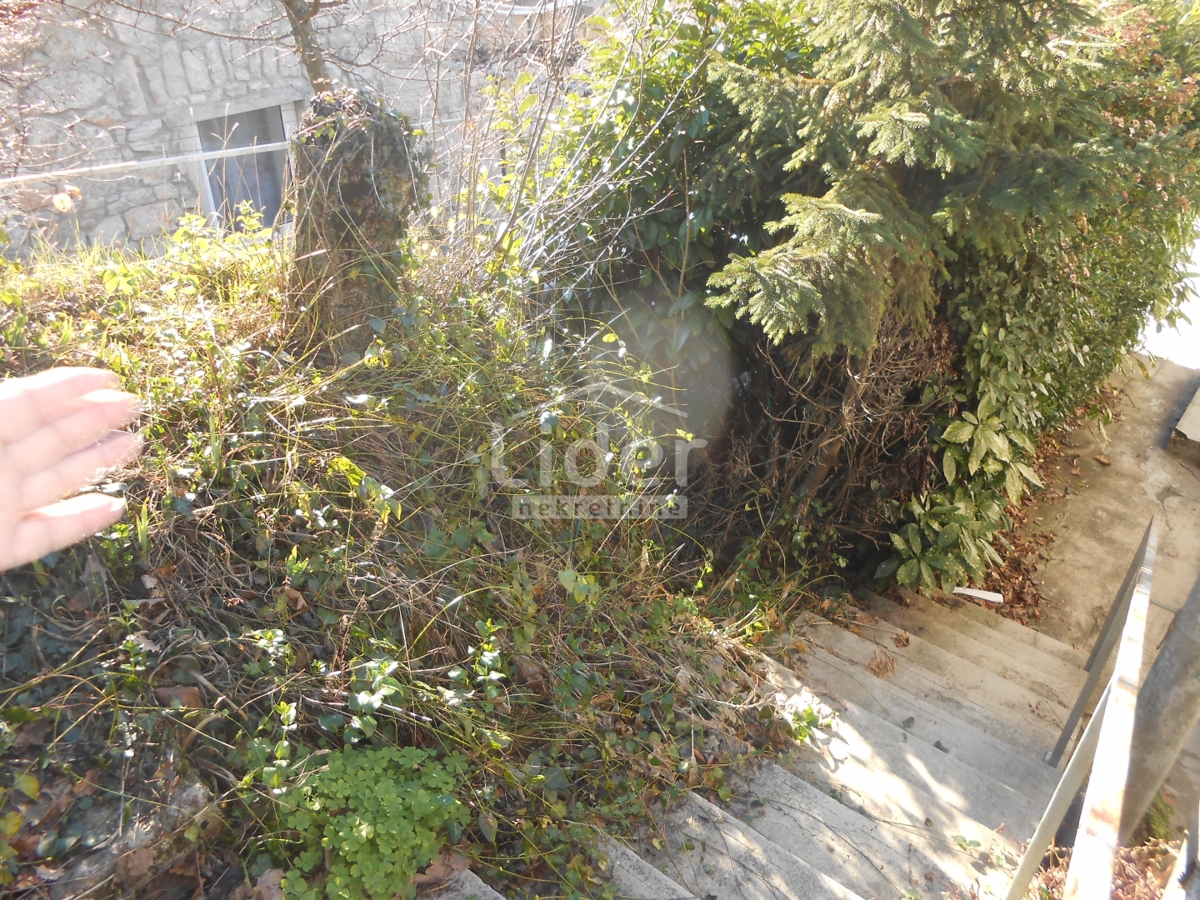 MARČELJI Casa con potenziale interessante e giardino