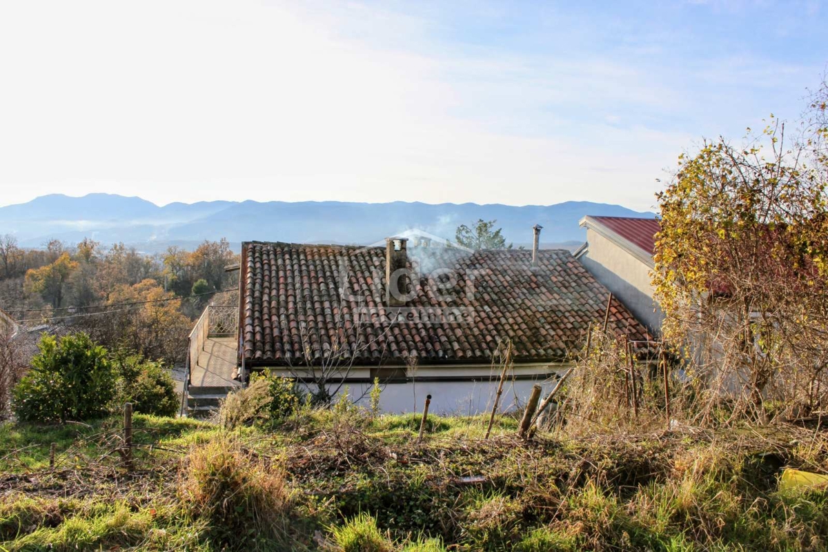 MARČELJI Casa con potenziale interessante e giardino