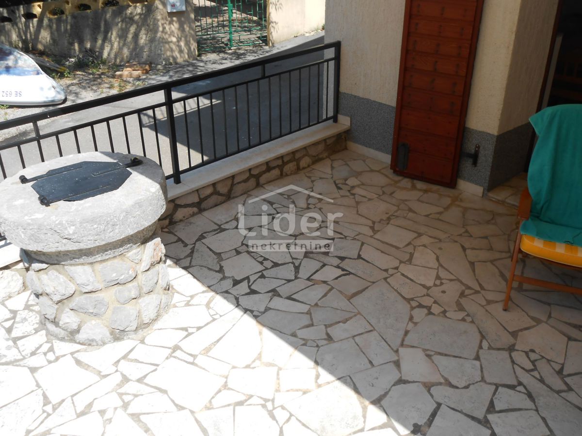 BUNICA Casa con giardino e vista mare
