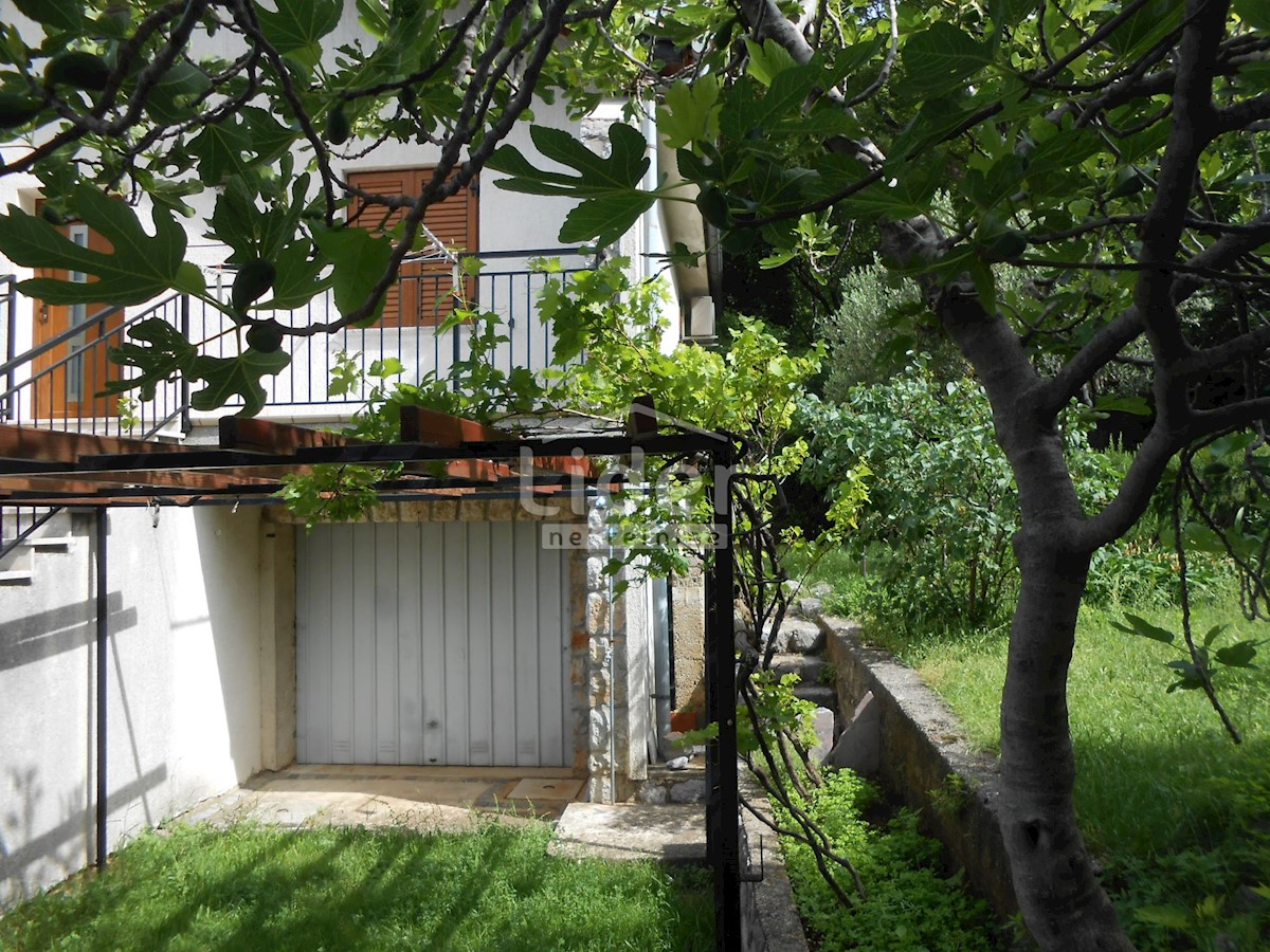 BUNICA Casa con giardino e vista mare