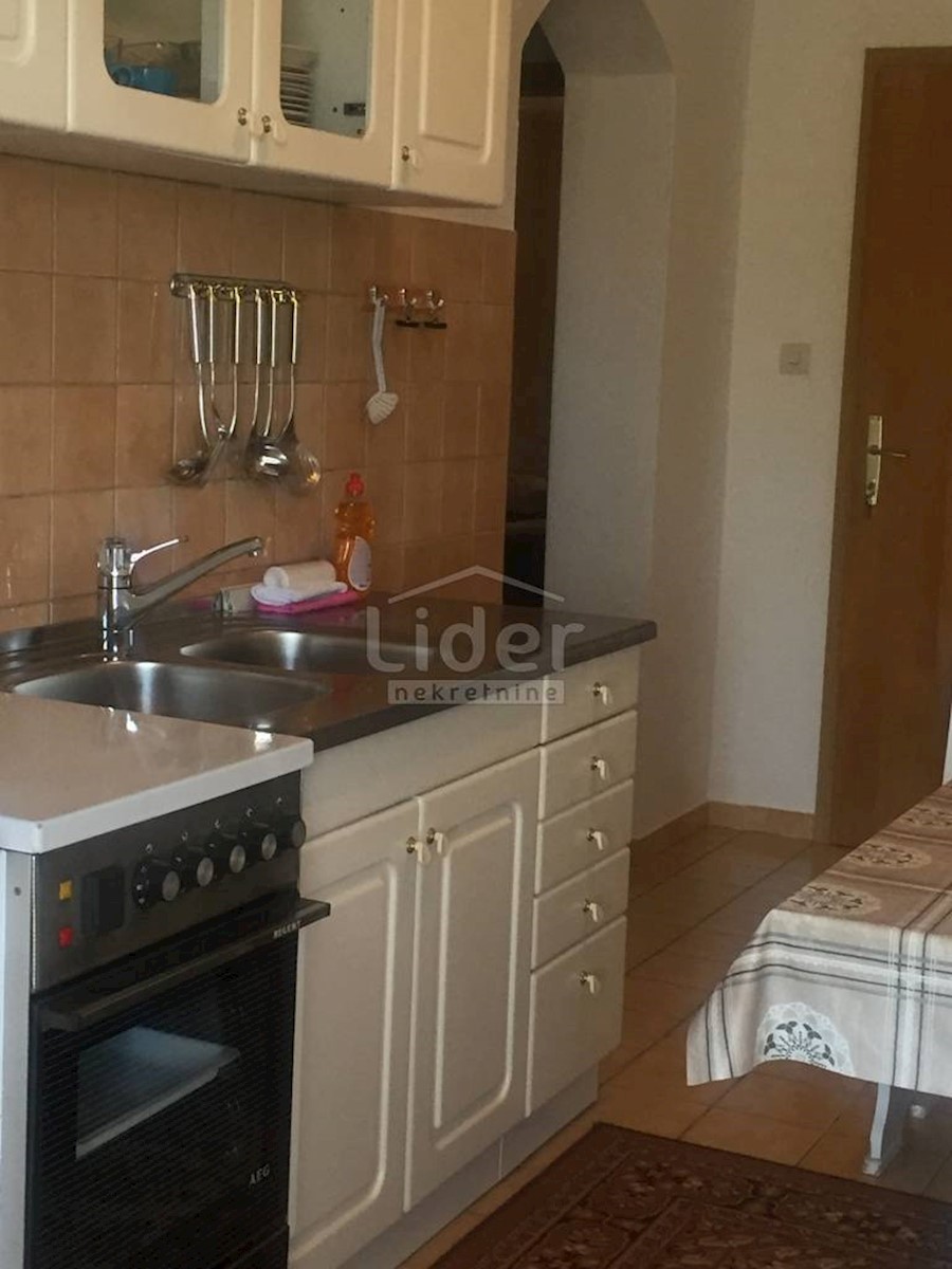 Klenovica, Casa con sette unità abitative, 450m2