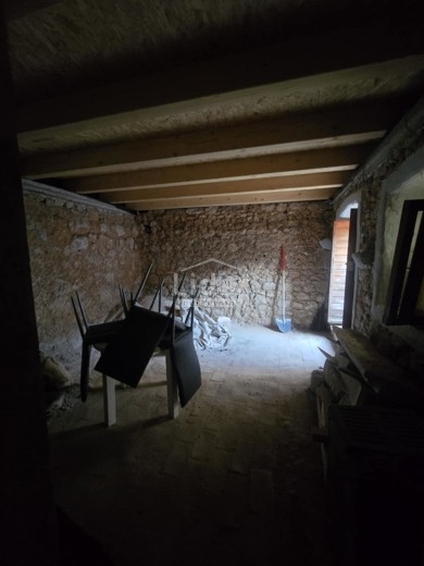 GRIŽANE Piccola casa a schiera, piscina, ambiente tranquillo