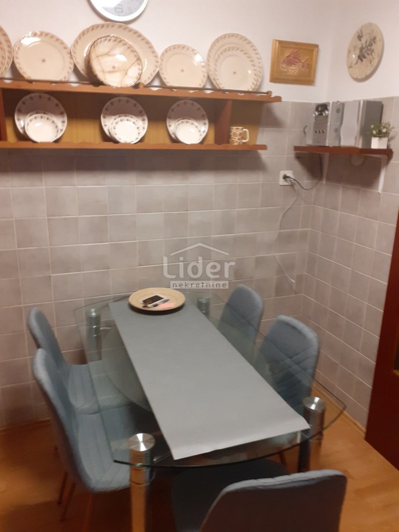 OMIŠALJ Casa in centro con parcheggio privato