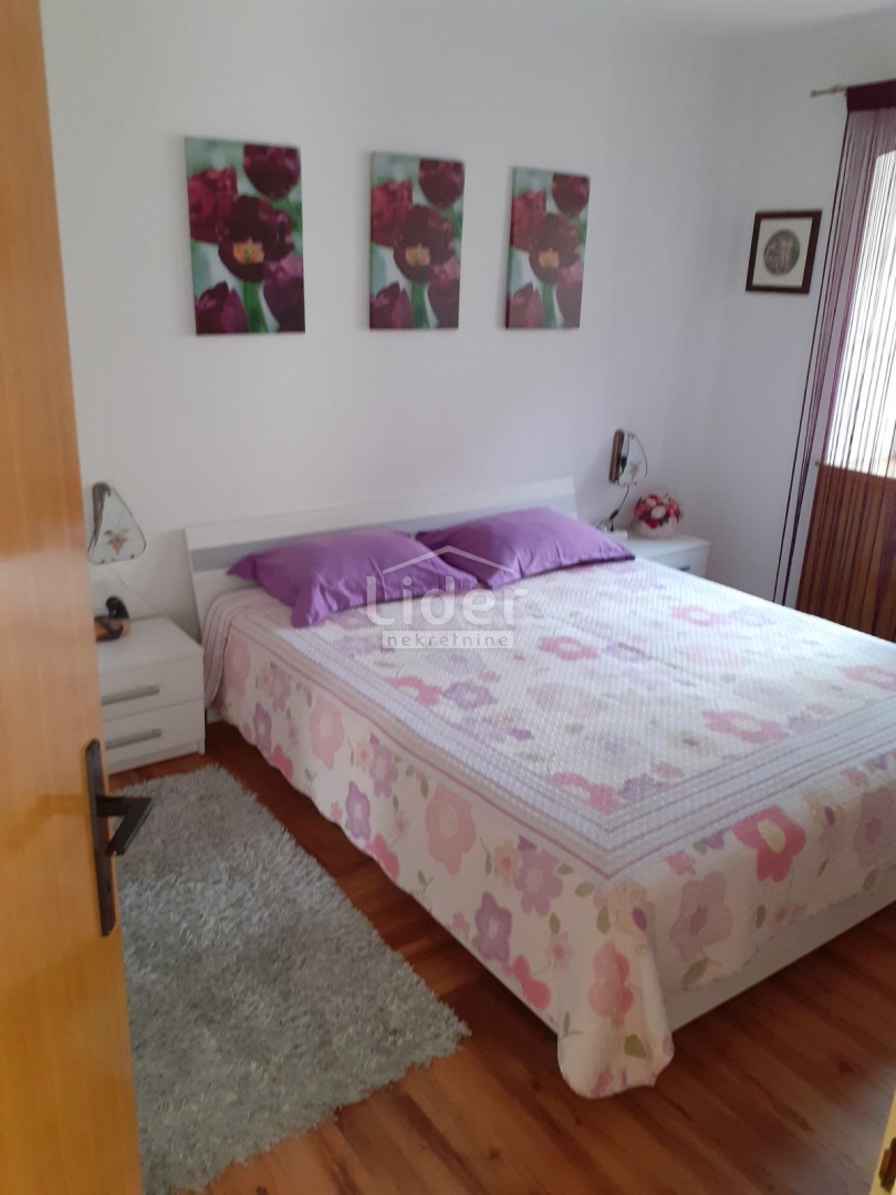 OMIŠALJ Casa in centro con parcheggio privato