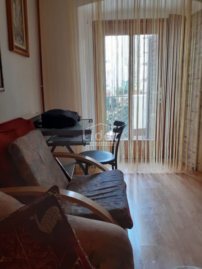 OMIŠALJ Casa in centro con parcheggio privato