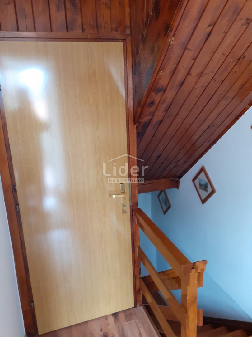 OMIŠALJ Casa in centro con parcheggio privato