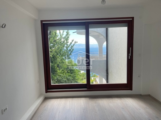 OPATIJA Appartamento duplex con splendida vista mare