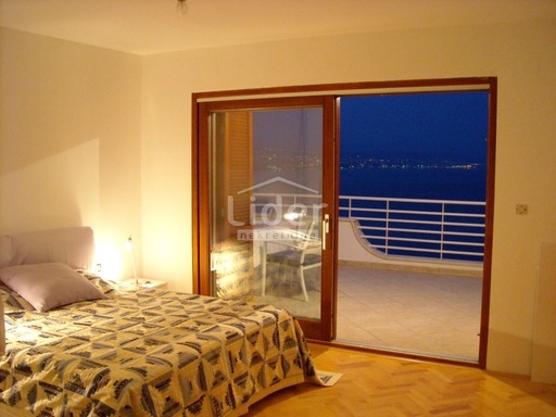 OPATIJA Appartamento duplex con splendida vista mare