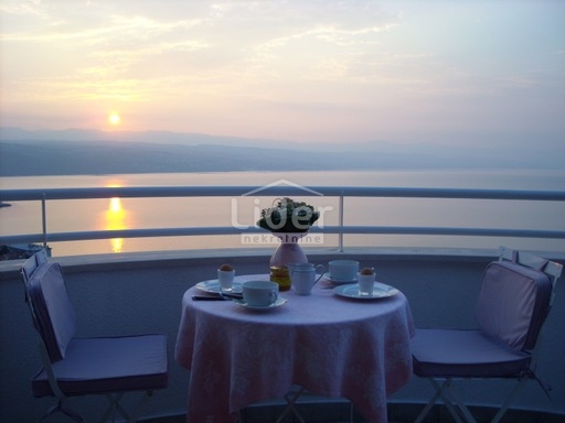 OPATIJA Appartamento duplex con splendida vista mare