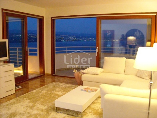 OPATIJA Appartamento duplex con splendida vista mare
