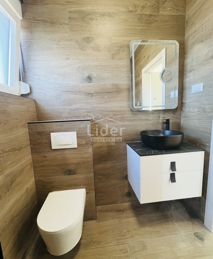 KORNIĆ (KRK) Villa nuova con piscina e vista mare 