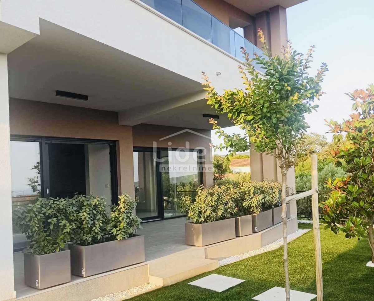 KORNIĆ (KRK) Villa nuova con piscina e vista mare 