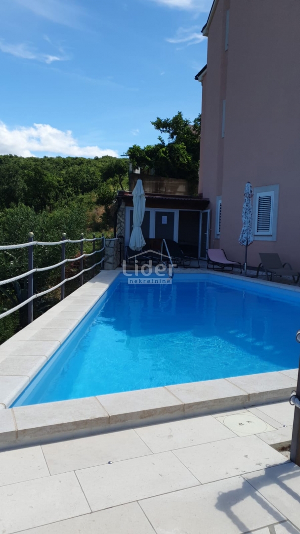 CRIKVENICA - casa con tre appartamenti in un'ottima posizione