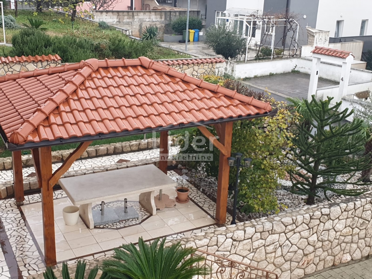 CRIKVENICA - casa con tre appartamenti in un'ottima posizione