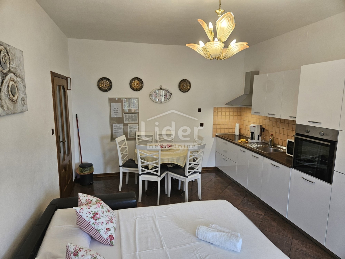 CRIKVENICA - casa con tre appartamenti in un'ottima posizione