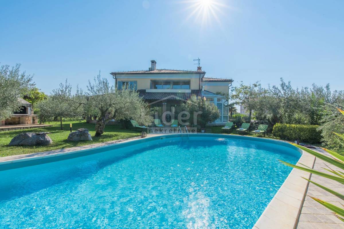 POREČ - bellissima villa in ottima posizione
