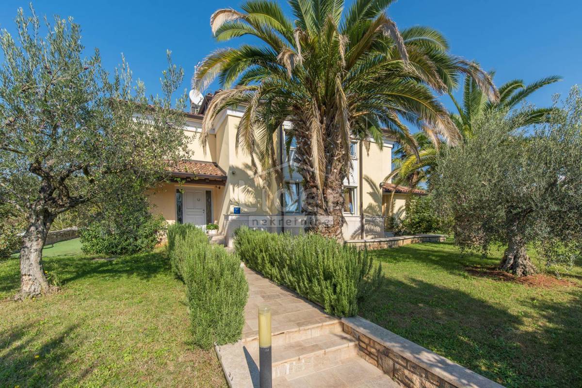 POREČ - bellissima villa in ottima posizione