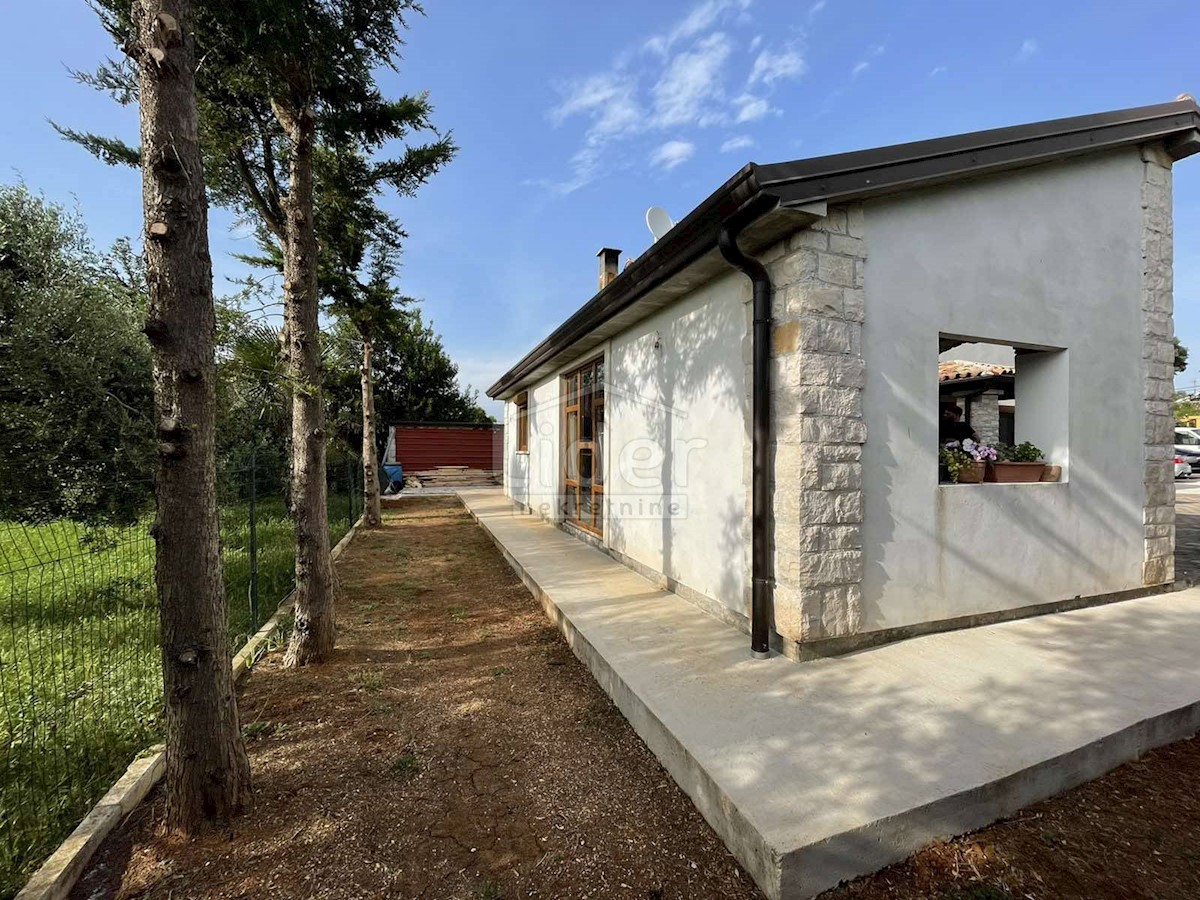 Una casa con un bel giardino in vendita