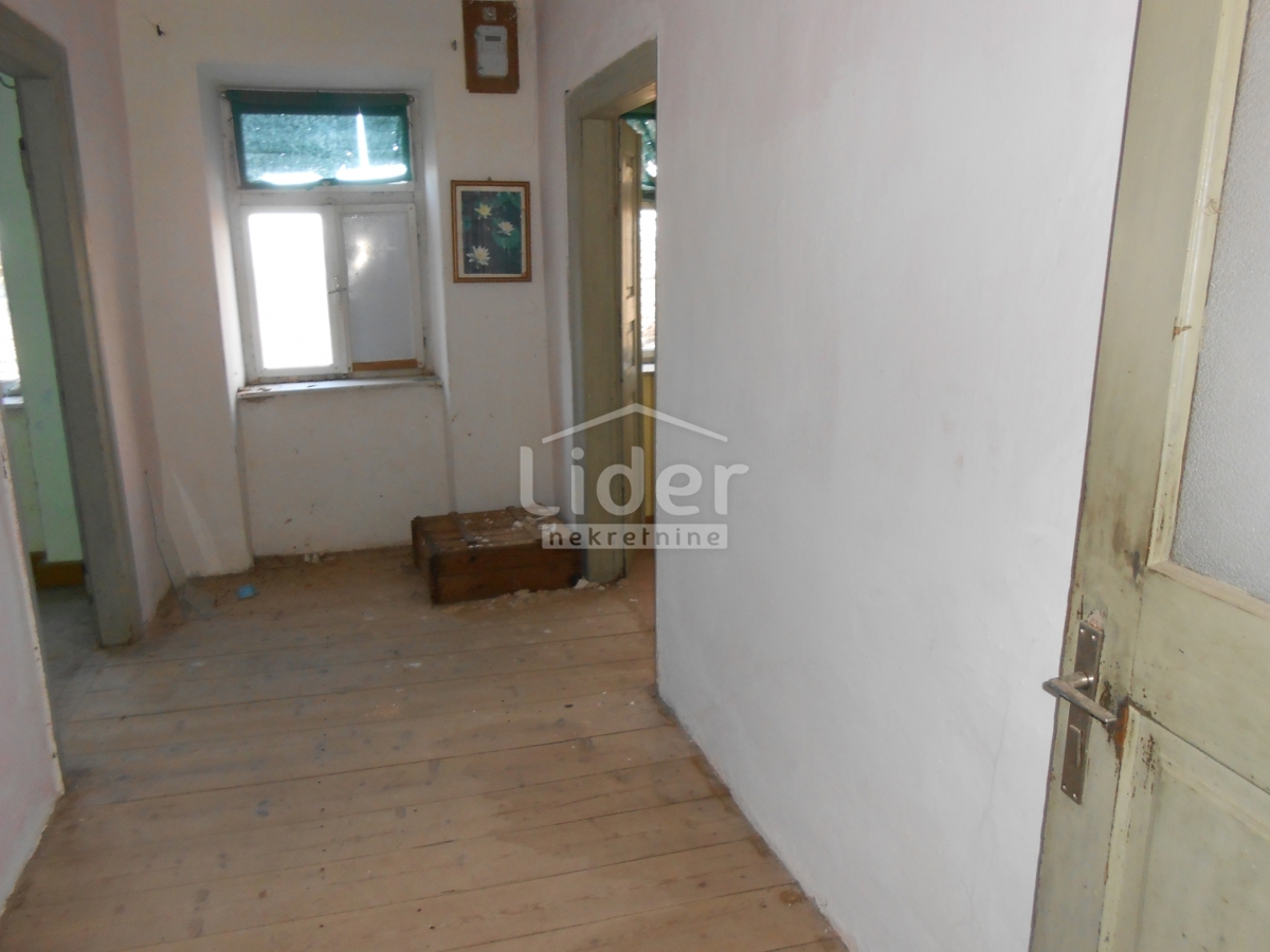 GRIŽANE 4 edifici da ristrutturare, ambiente tranquillo