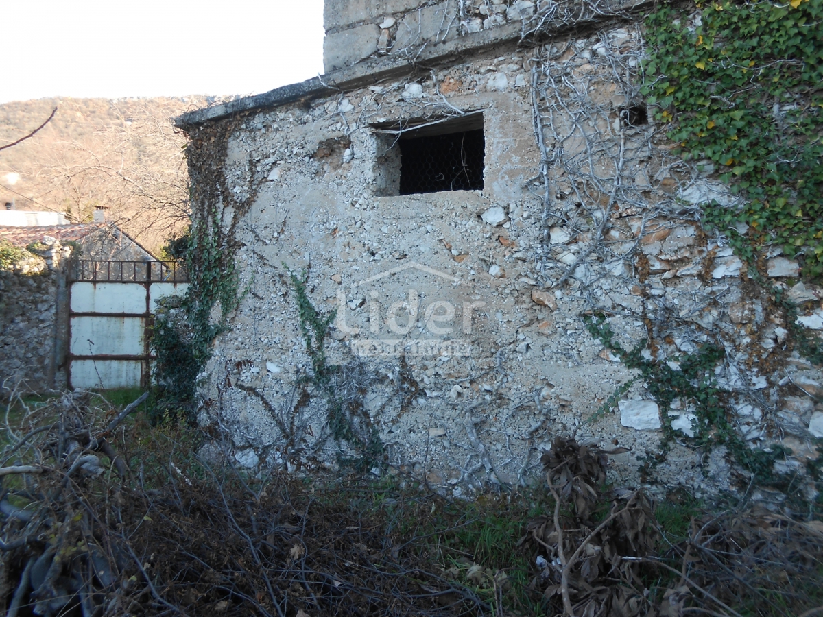 GRIŽANE 4 edifici da ristrutturare, ambiente tranquillo