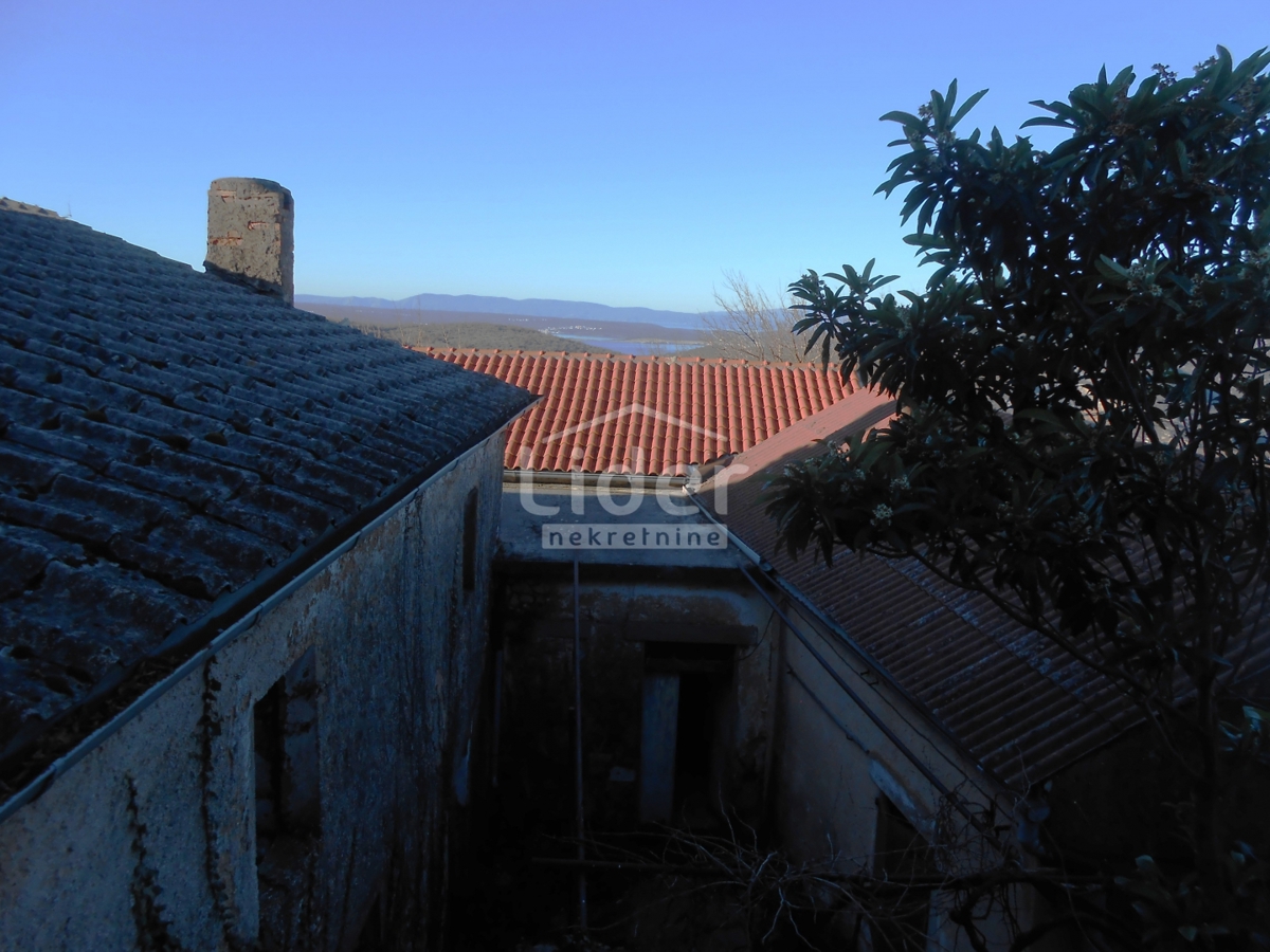 GRIŽANE 4 edifici da ristrutturare, ambiente tranquillo