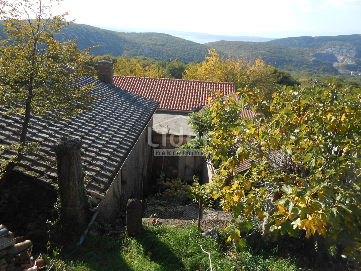 GRIŽANE 4 edifici da ristrutturare, ambiente tranquillo