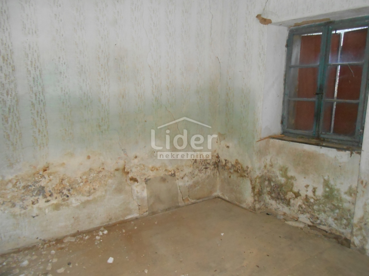 GRIŽANE 4 edifici da ristrutturare, ambiente tranquillo