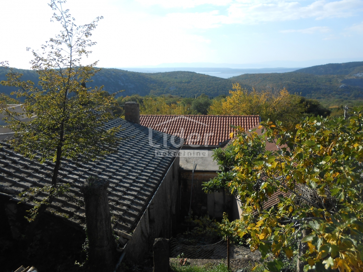 GRIŽANE 4 edifici da ristrutturare, ambiente tranquillo