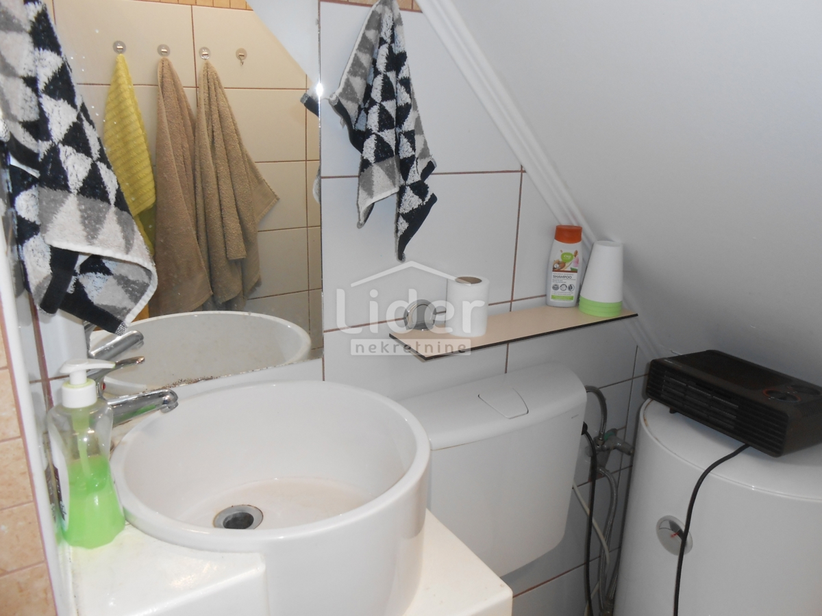 GRIŽANE Casa con 4 appartamenti, piscina, sauna e jacuzzi