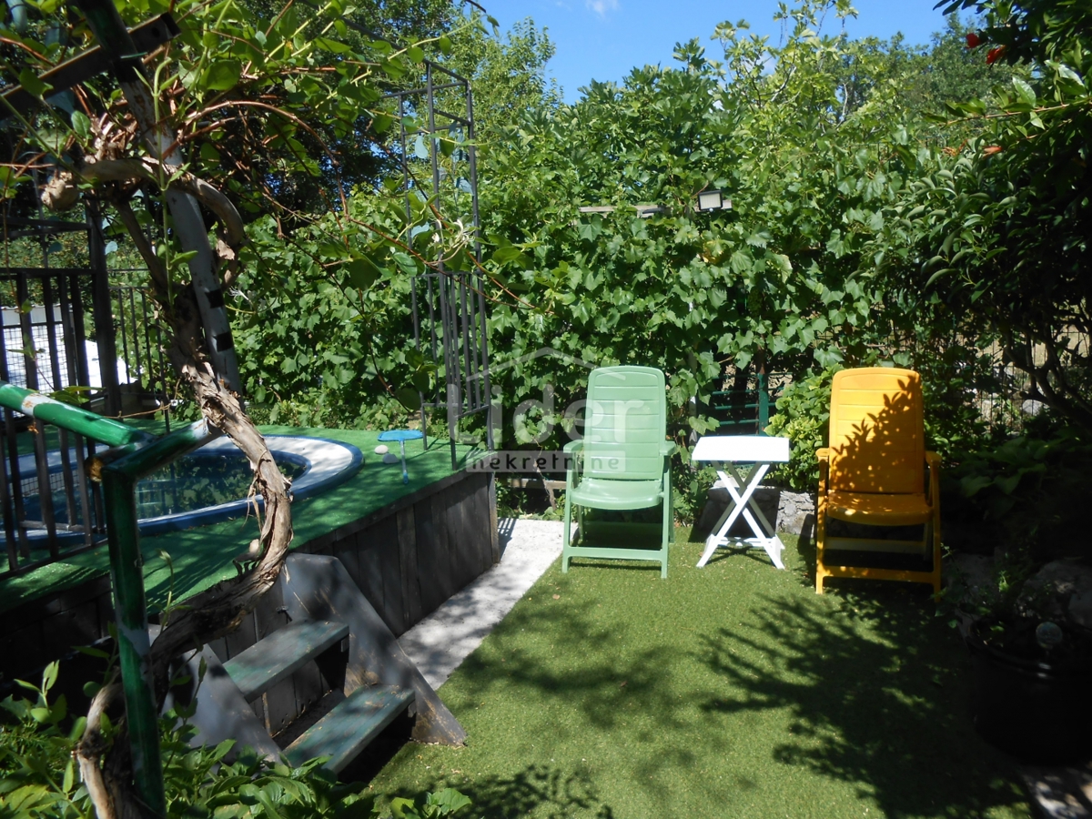 GRIŽANE Casa con 4 appartamenti, piscina, sauna e jacuzzi