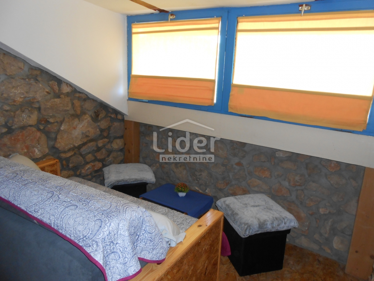 GRIŽANE Casa con 4 appartamenti, piscina, sauna e jacuzzi