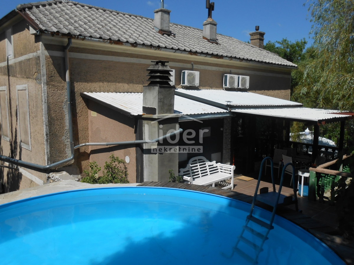 GRIŽANE Casa con 4 appartamenti, piscina, sauna e jacuzzi