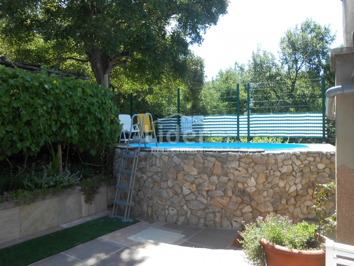 GRIŽANE Casa con 4 appartamenti, piscina, sauna e jacuzzi