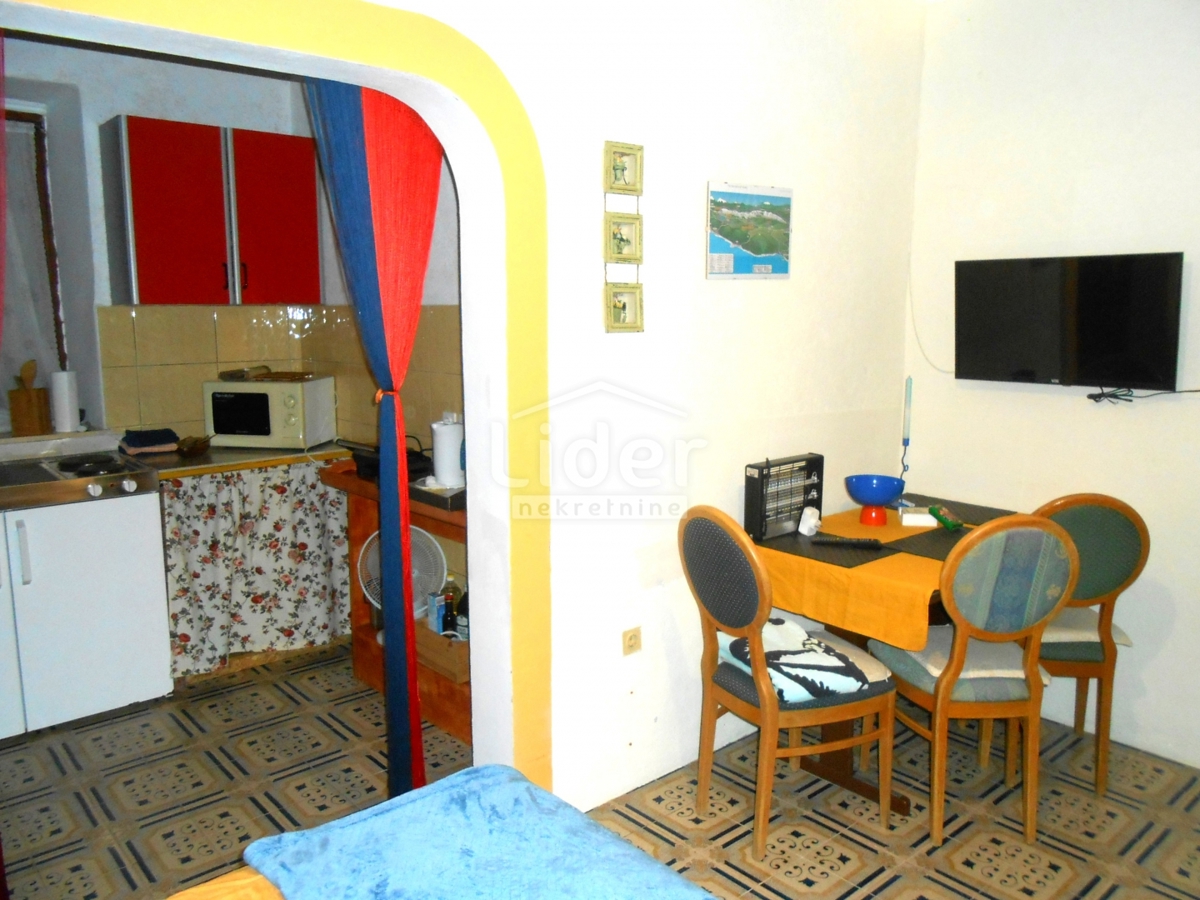 GRIŽANE Casa con 4 appartamenti, piscina, sauna e jacuzzi