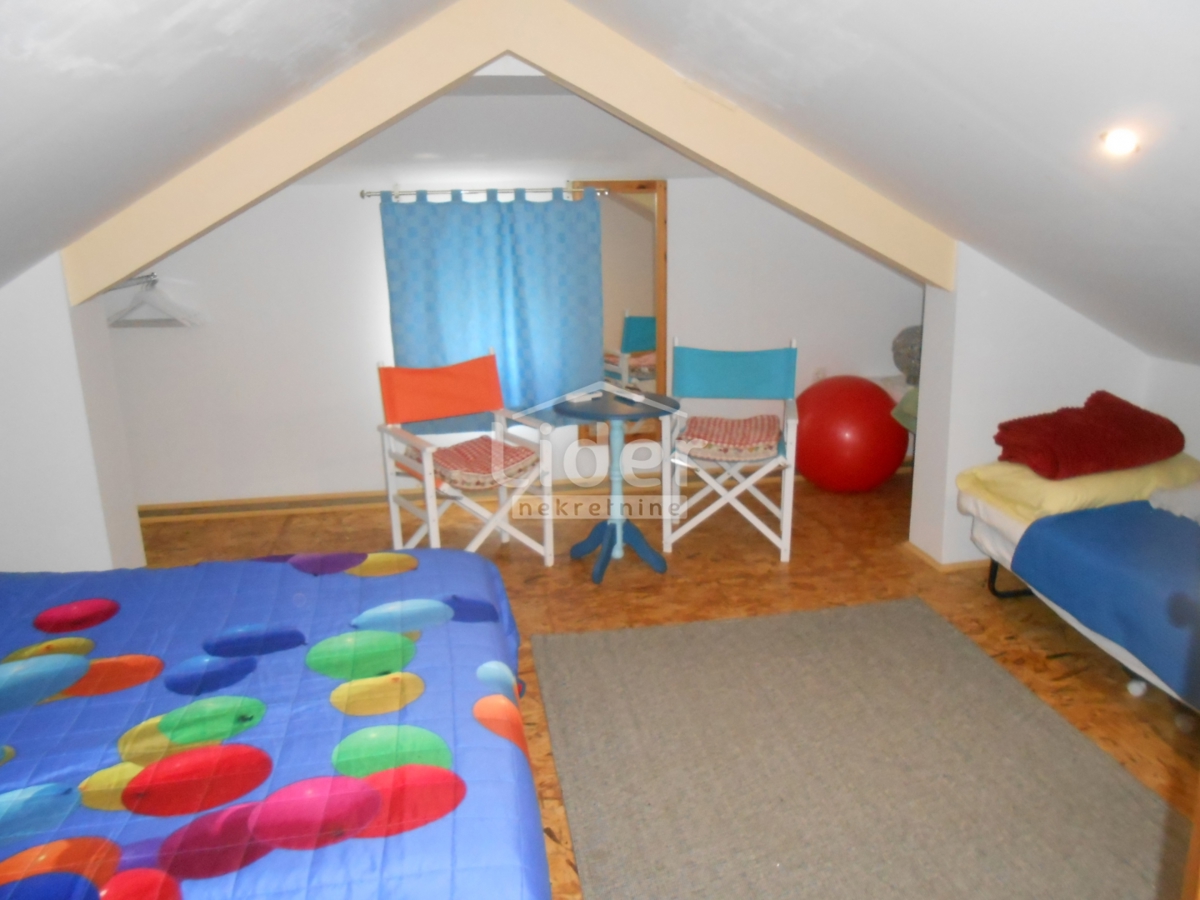 GRIŽANE Casa con 4 appartamenti, piscina, sauna e jacuzzi