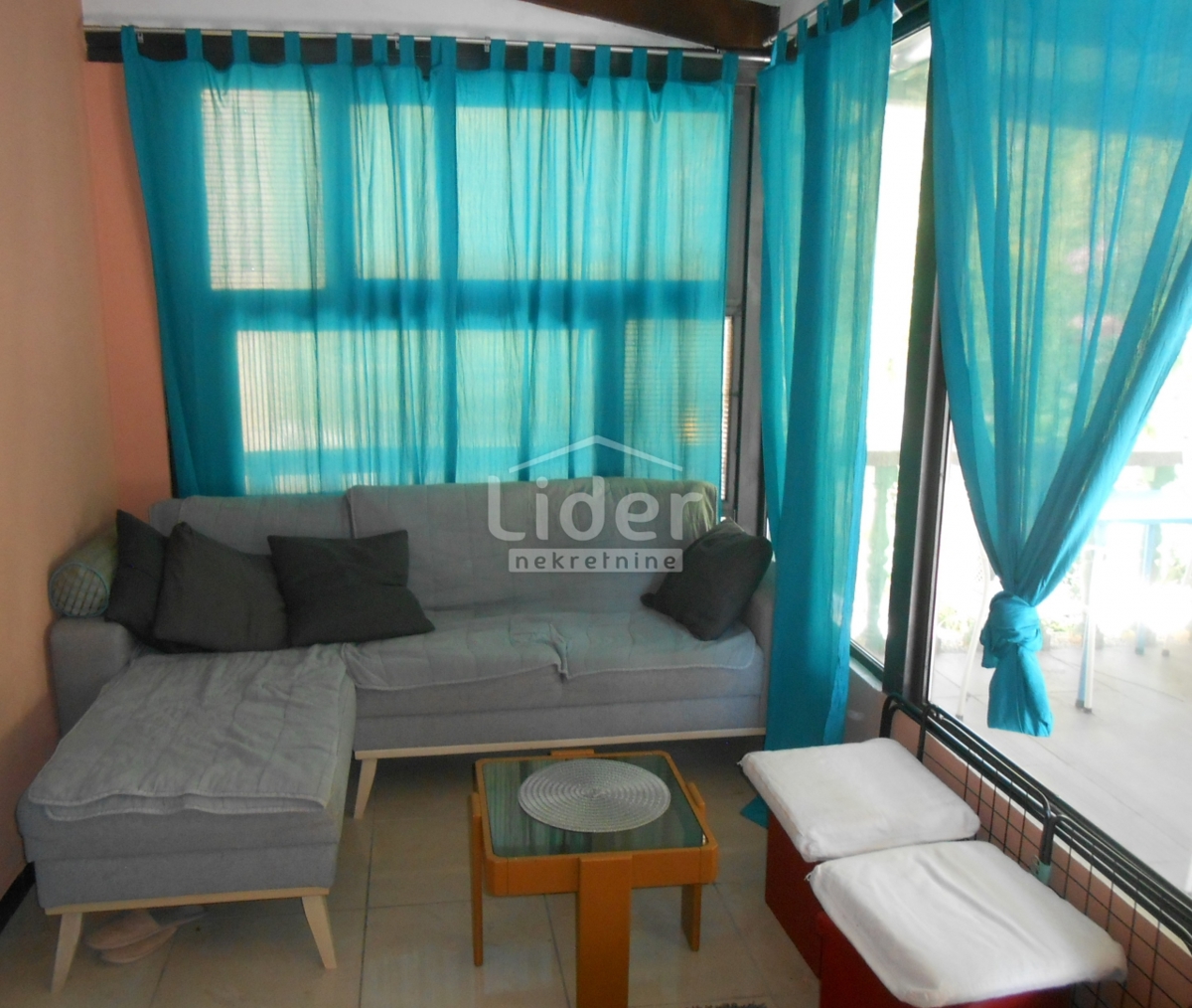 GRIŽANE Casa con 4 appartamenti, piscina, sauna e jacuzzi