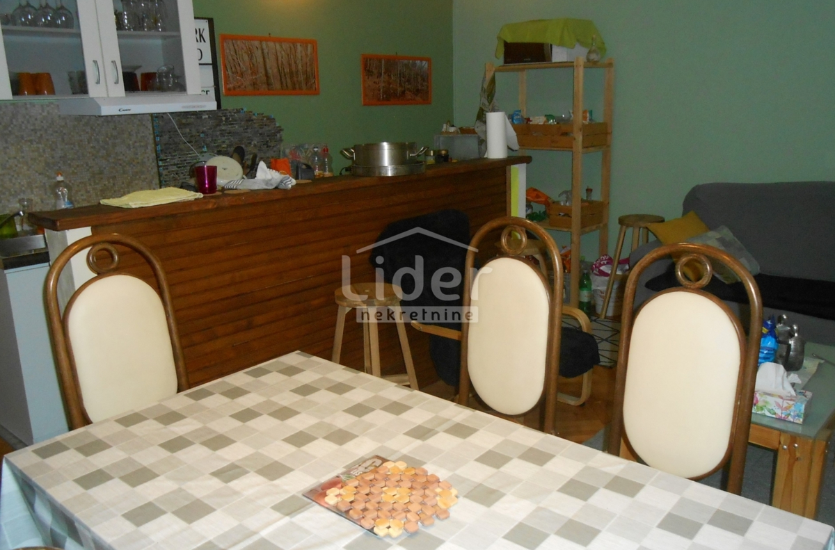 GRIŽANE Casa con 4 appartamenti, piscina, sauna e jacuzzi