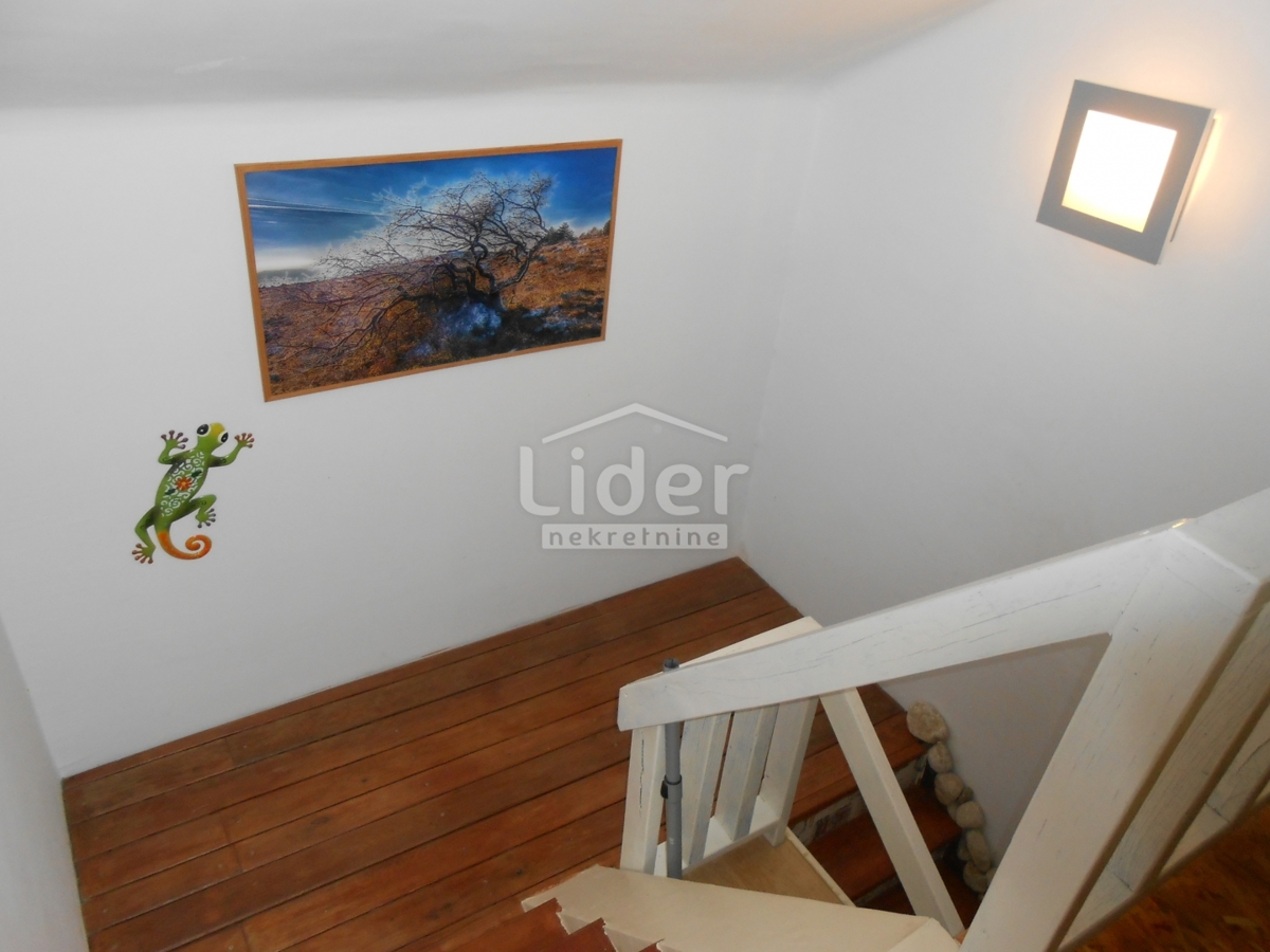 GRIŽANE Casa con 4 appartamenti, piscina, sauna e jacuzzi