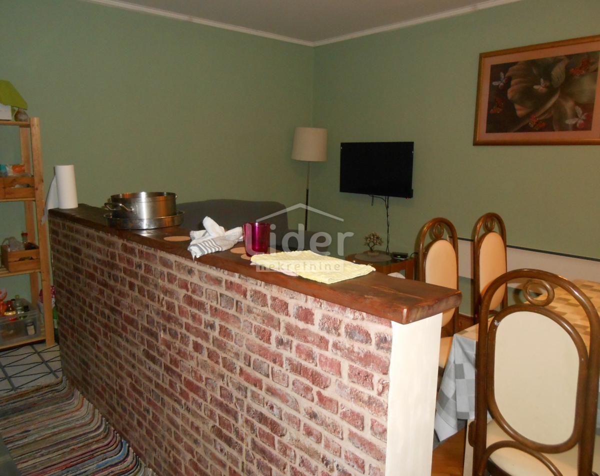 GRIŽANE Casa con 4 appartamenti, piscina, sauna e jacuzzi