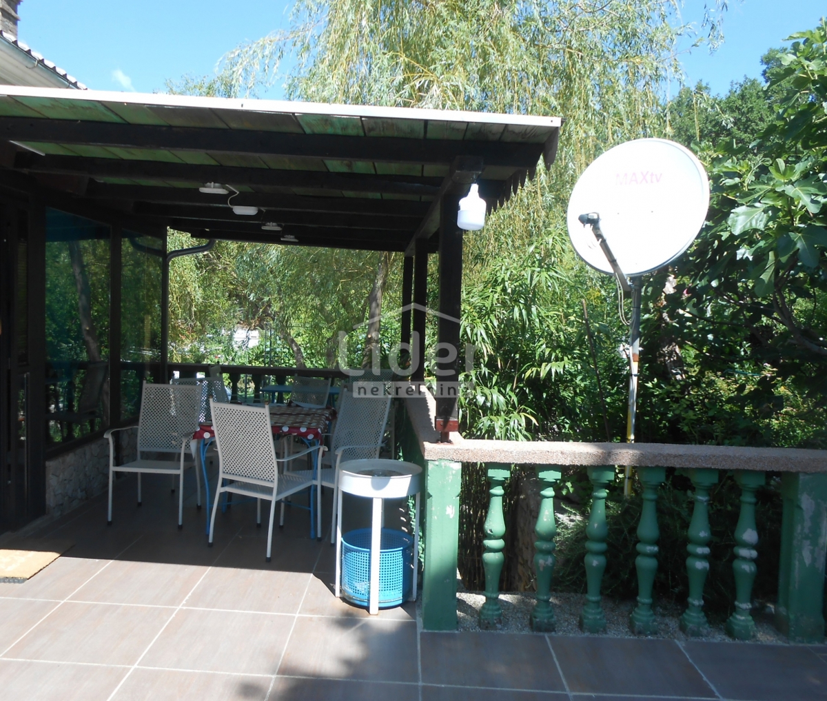 GRIŽANE Casa con 4 appartamenti, piscina, sauna e jacuzzi