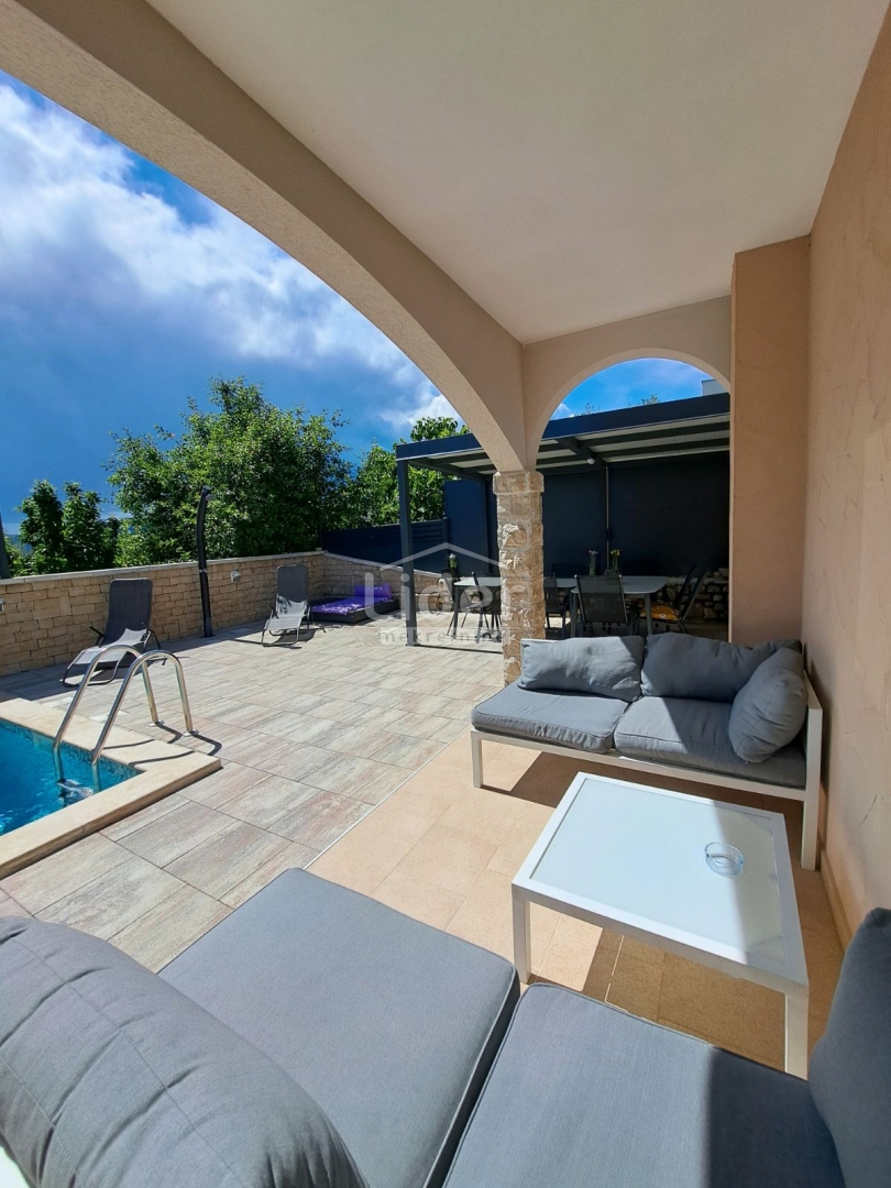 KRK (dintorni) Villetta con piscina e vista mare