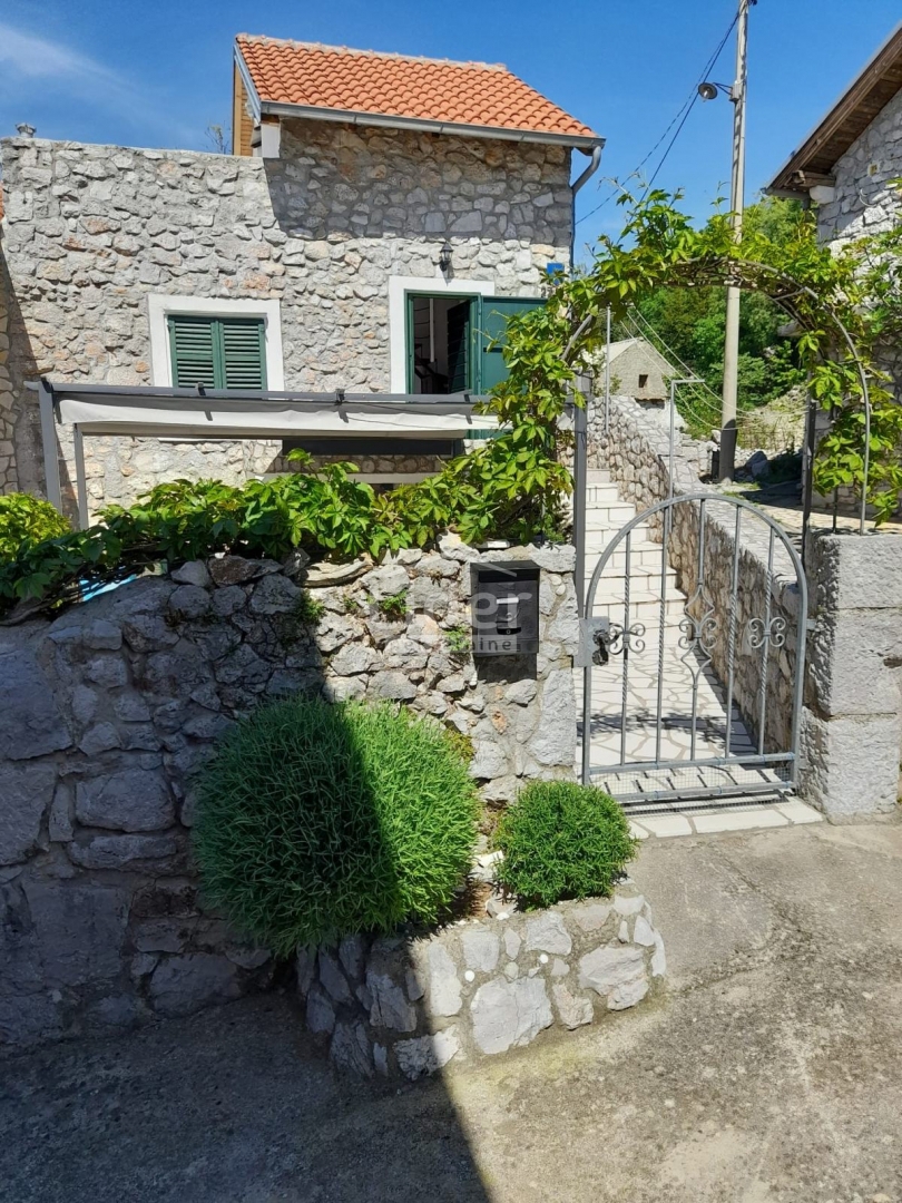 KLENOVICA (ENTROTERRA) Casa in un ambiente tranquillo