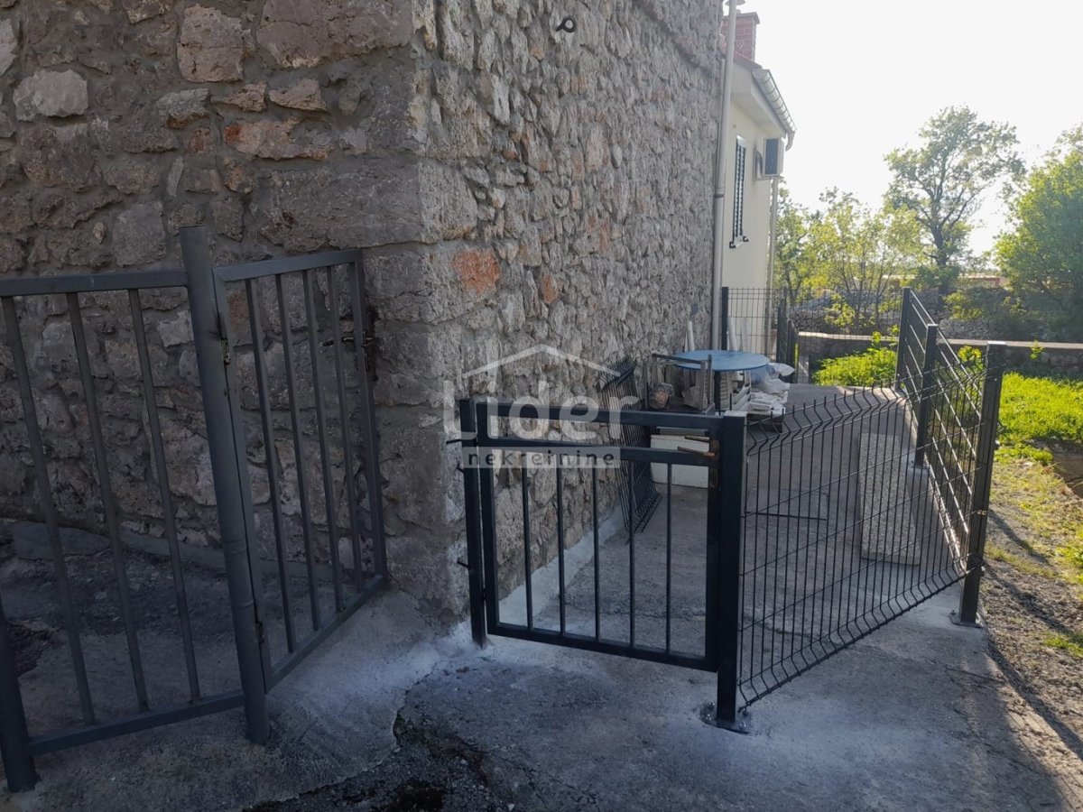 KLENOVICA (ENTROTERRA) Casa in un ambiente tranquillo